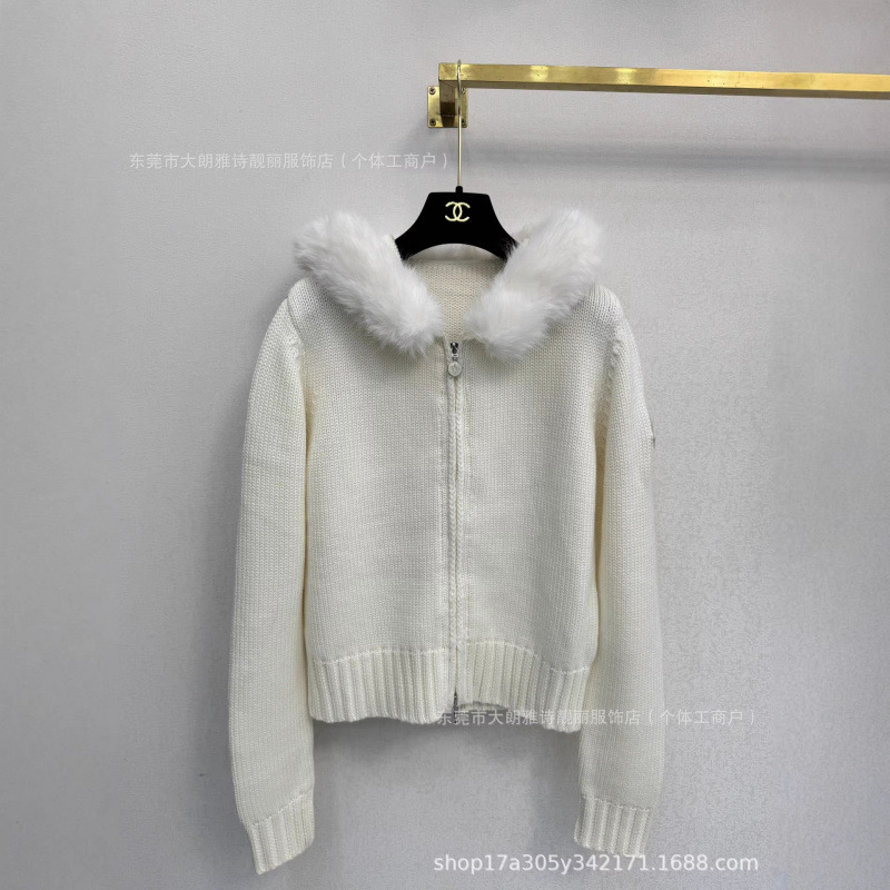 Shenzhen Nanyou Goods ~ High-End Version of Mengjia 25 Early Autumn New Style, Solid Color Simple Round Neck Knitted Vest Cardigan Shenzhen Nanyou Goods ~ High-End Version of Mengjia 25 Early Autumn New Style, Solid Color Simple Round Neck Knitted Vest Cardigan