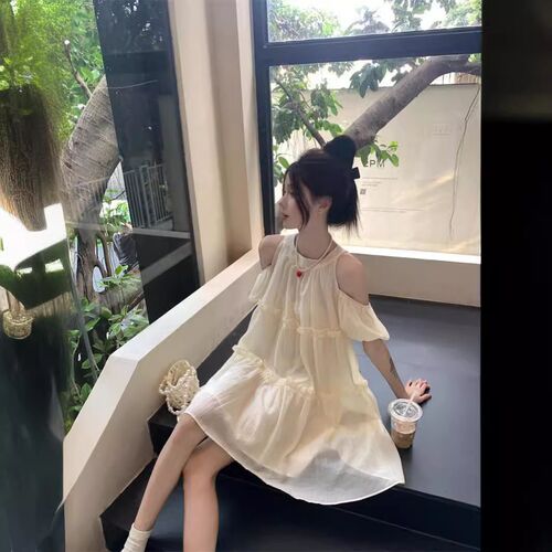 Summer new style short-sleeved French dress, off-the-shoulder design, slimming and sweet loose skirt, age-reducing short skirt