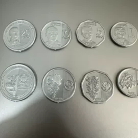 塑料工艺品;其他塑料制品;调酒器