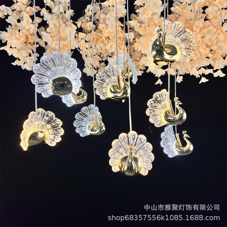 Nueva boda luminosa vivaz pavón acrílico lámpara galvanizada lámpara decorativa de etapa de boda diseño de techo del hotel