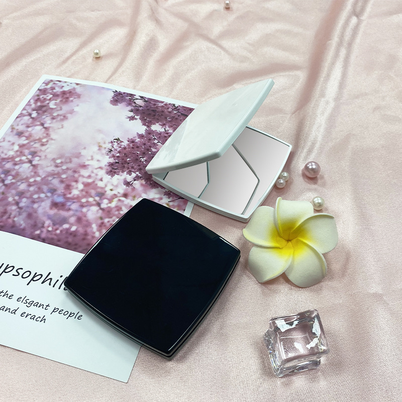 Espejo plegable de celebridades de Internet Espejo pequeño Xiaoxiang Espejo de doble cara Espejo de maquillaje Viajar fuera Espejo portátil Modelo estándar de acero