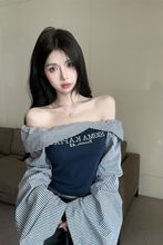美式复古条纹撞色一字领露肩长袖衬衫韩版时髦洋气字母印花上衣女