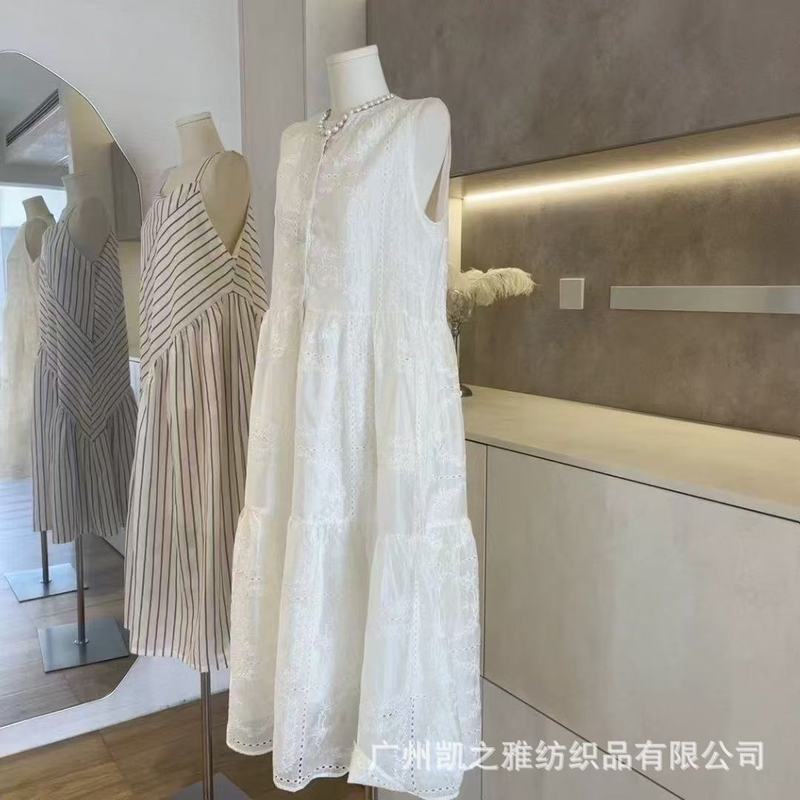 经典爆款方格绣花镂空天丝底部牛奶丝大花 满幅连衣裙面料|undefined