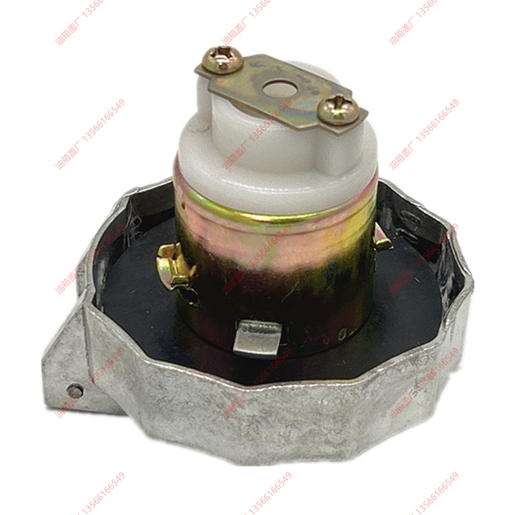 Applicable to Isuzu Truck Qingling 100P600P Jiangling Shunda Kaiyun Kairui Era Hexagon Lock Fuel Tank Cap
