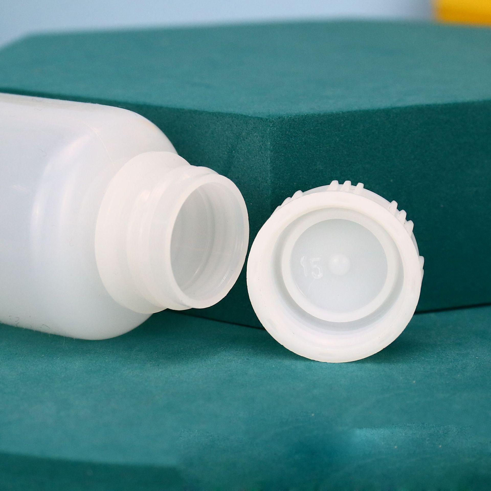 3ml botella de reactivo 8ml20ml botella química plástica botella de reactivo de pesticida botella de reactivo translúcido pinzas pequeñas boca redonda