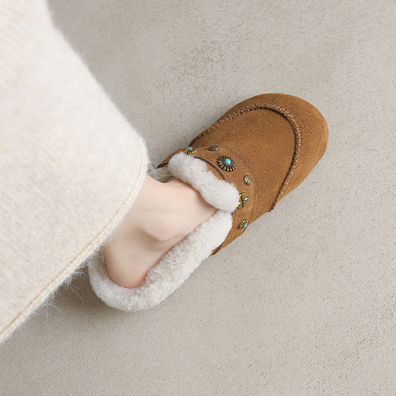 Dép mule nữ lông cừu đế xốp Birkenstock phong cách đinh tán, mũi kín, lót nâng nhẹ — hổ phách