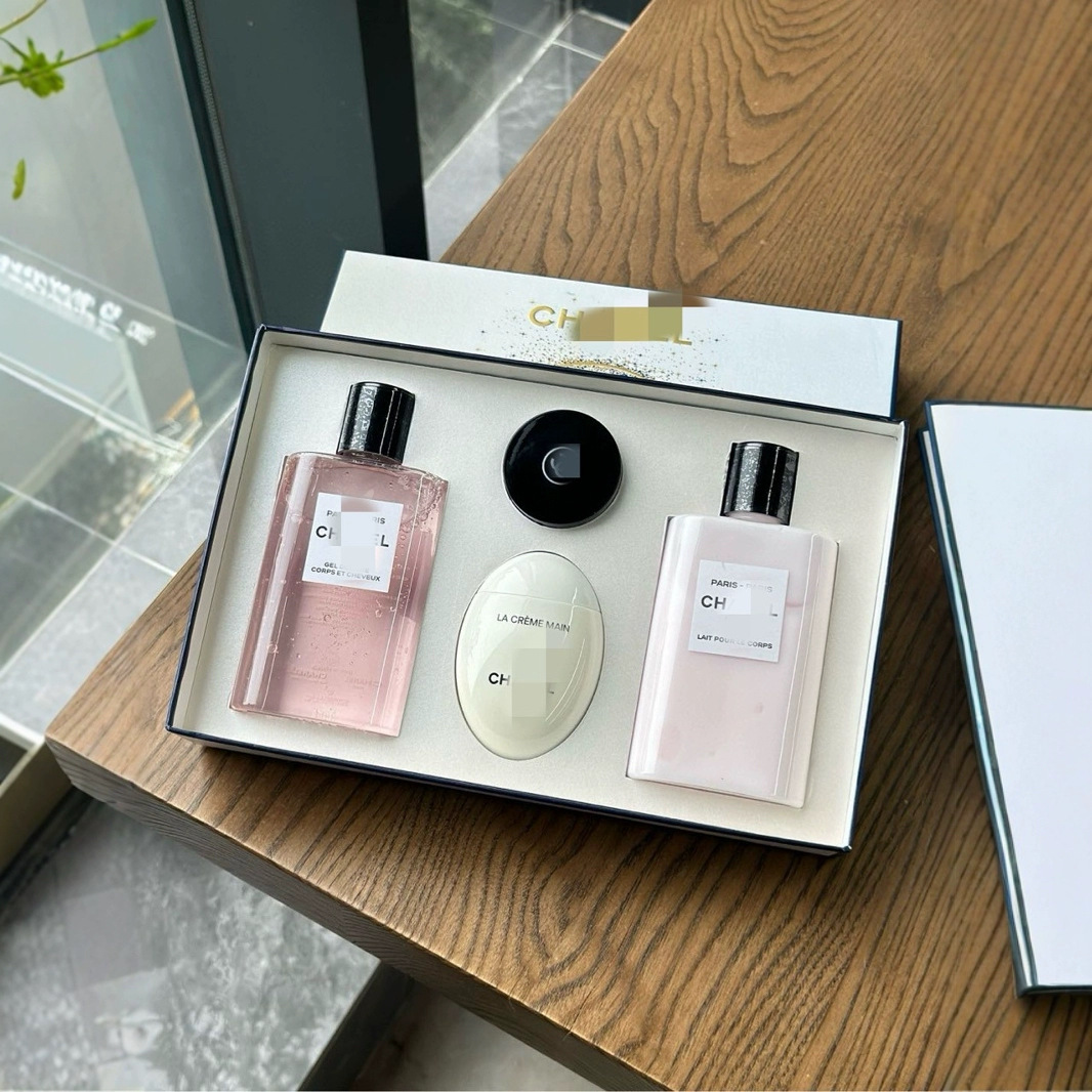 小香パリアロマボディケア4点セットボディクリームハンドクリームリップクリームセット潤いお土産