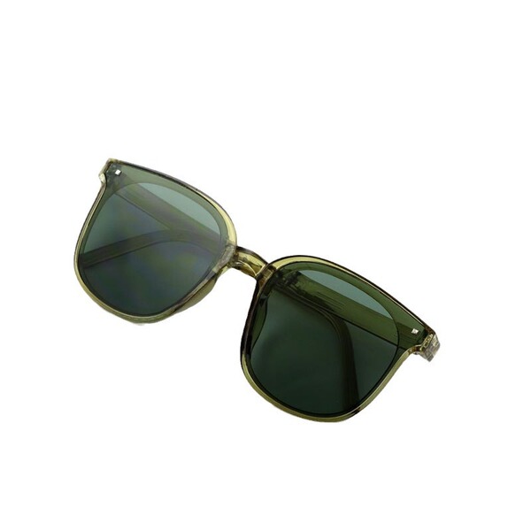 Fashionable foldable sunglasses