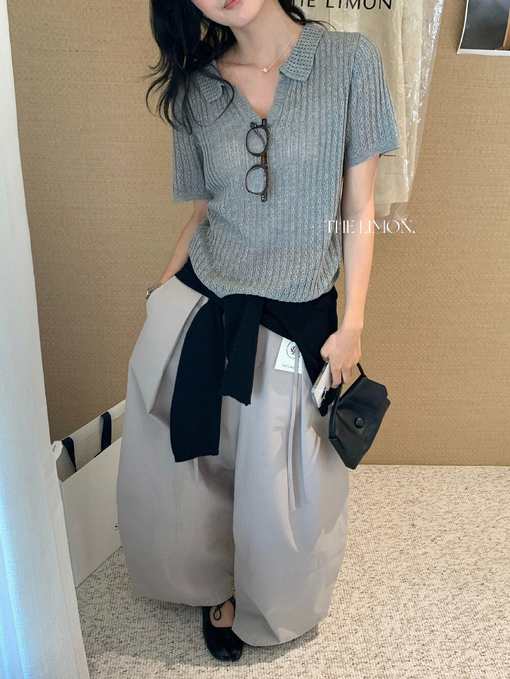 Áo thun nữ cổ polo phối ren họa tiết thắt nút tay ngắn — Đỏ thẫm, màu đen, trắng ngà, xanh nhạt chi tiết 26