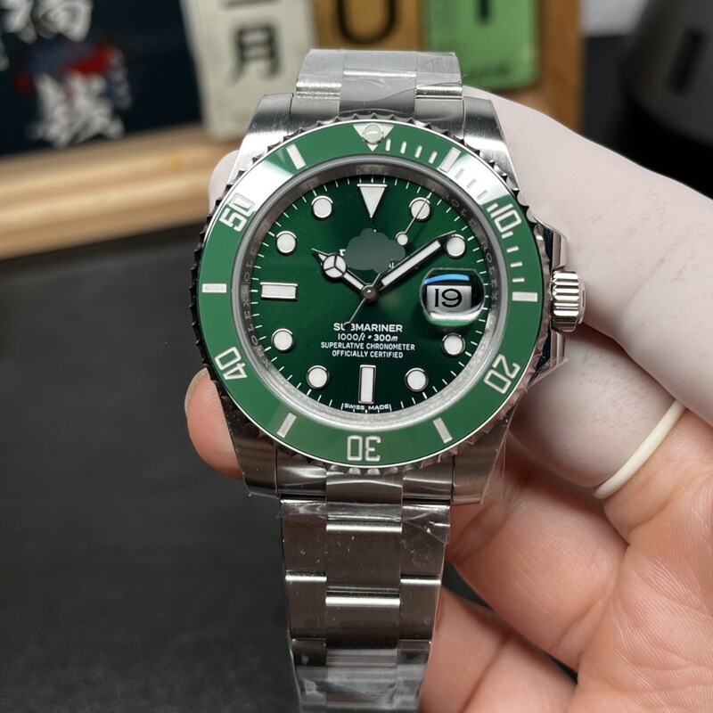 vs Green Water Ghost 41mm, featuring the Dan Dong 3235 movement, a fully automatic mechanical men’s watch with luminous features, designed for underwater use vs Green Water Ghost 41mm, featuring the Dan Dong 3235 movement, a fully automatic mechanical men’s watch with luminous features, designed for underwater use