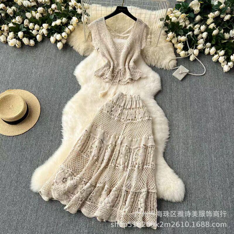 Gentle Style Vacation Wear for Women, High-End Waist-Cinching Cut Out Knitwear + Sweet and Versatile Skirt Two-Piece Suit