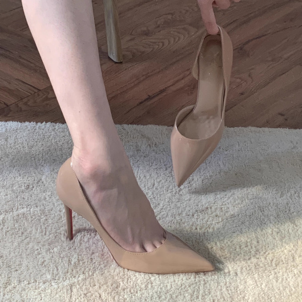 Summer sexy shoes pointed-toe nude made of patent leather