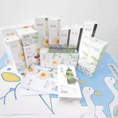 渓木源ツバキの花の層の穴の菌の水乳の洗顔料の泡のクリームのマスクの精華の油は看護して水を補って保湿して滋養します。