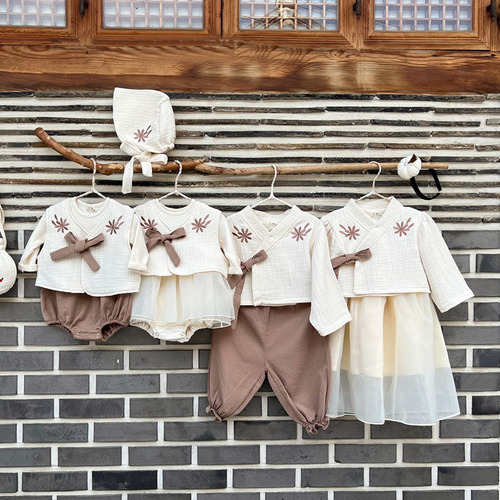 Korean version of children's clothing, spring and autumn new style, baby girl, embroidered slanted waistcoat, one-piece romper, baby robe