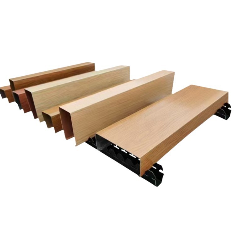 Suministro de aluminio / zinc cuadrado techo de aluminio exterior cuadrado tubo de madera cuadrado perfil cuadrado aleación de aluminio metal impermeable