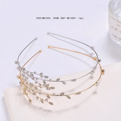 Diamond-encrusted pearl starry hairband in Japanese and Korean style—ethereal, fairy-like, and fashionably chic; a minimalist, uniquely elegant headpiece.