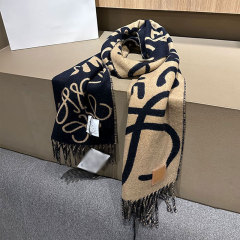 Rjcc跨境全羊毛柔软舒适双面提花加厚保暖涂鸦皮标女士混羊绒围巾
