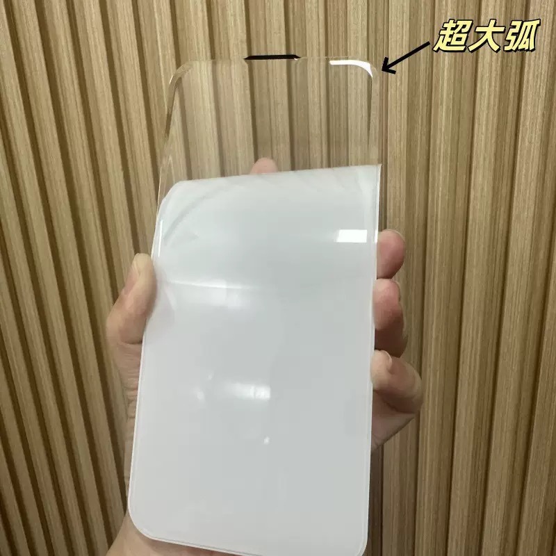 Aplicable para iPhone17 gran arco de corte de película endurecida Apple 16 recubrimiento de aluminio de alto rendimiento 15 sin bordes negros película anti-peep