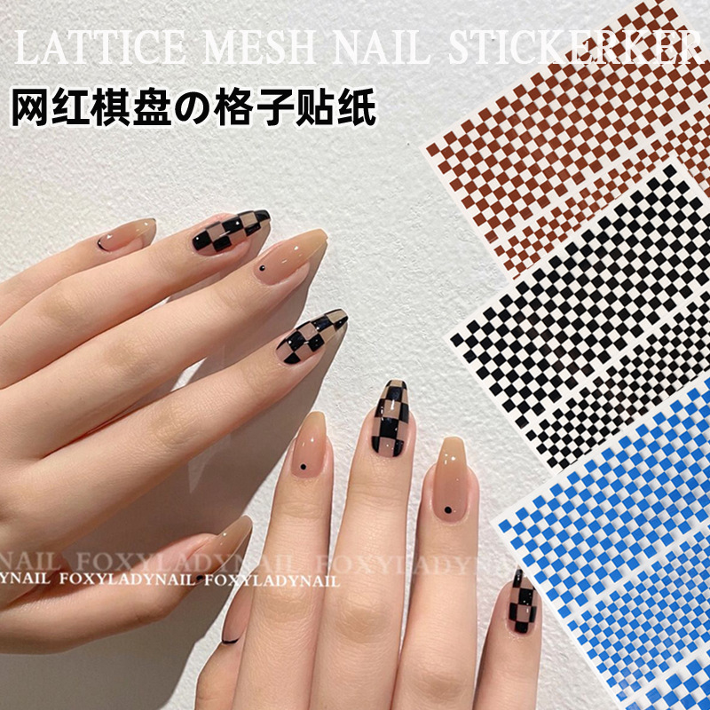 Pegatina de uñas ultrafina linda de dibujos animados hueco a cuadros con adhesivo En línea popular en blanco y negro tablero de uñas pegatina de malla de papel