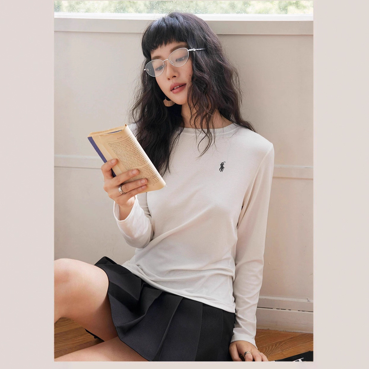 Tencel Station Horse Embroidery Base Layer Top, Soft and Comfortable, Autumn/Winter Round Neck Long Sleeve Slimming High-End Base Layer Top for Women