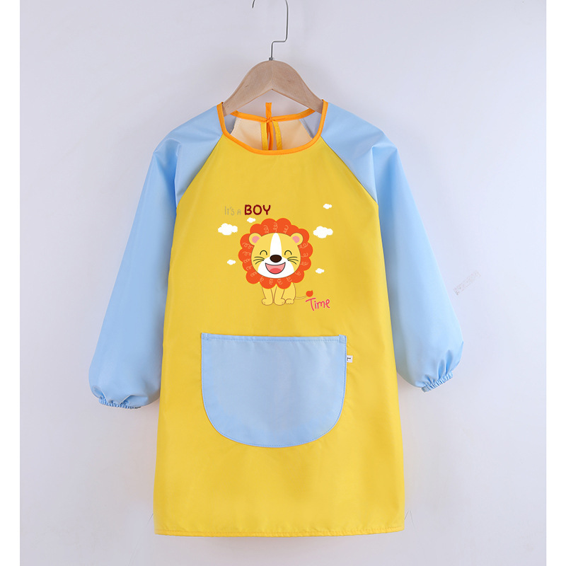 子供の防水汚れ防止赤ちゃんの食事をします。|undefined