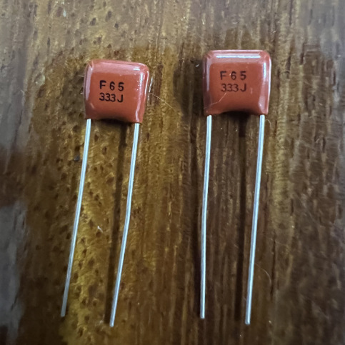 CBB 电容 333  0.033uf 100V  脚距5mm