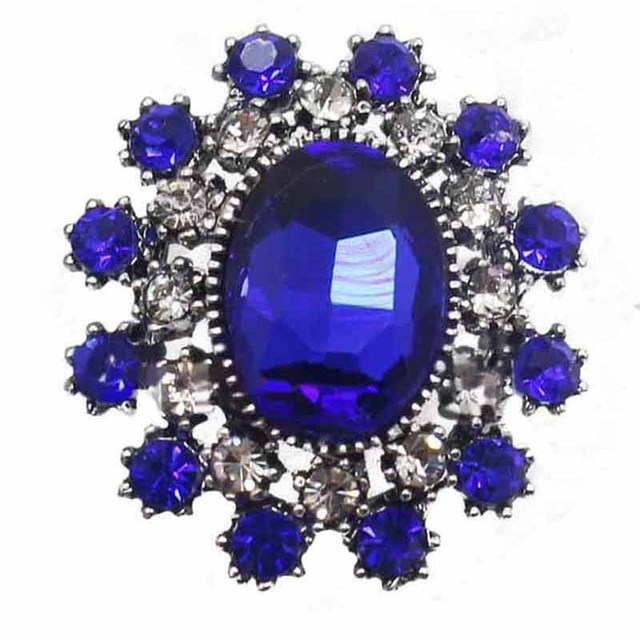 Accessories, decorations with bow, brooch, metal accessory