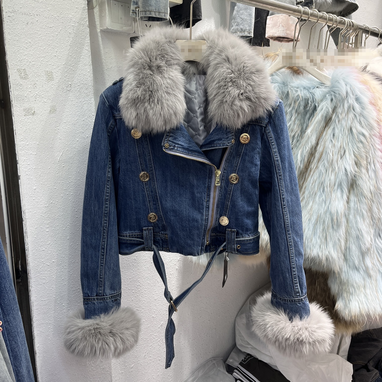 Women's Short Denim Jacket With Fox Fur Collar & Lining, Stylish Cropped Coat For Petite, Streetwear Fashion Outerwear_mkmklike.com