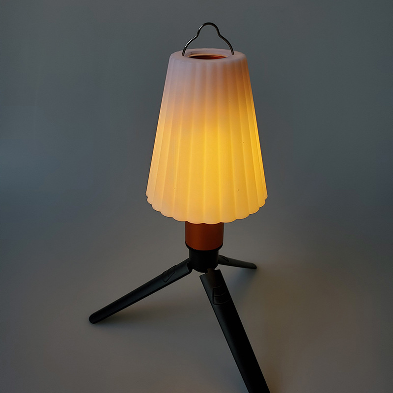 Luz de camping transfronteriza T6 zoom telescópico tesoro de carga luz blanca luz amarilla carga tienda de campaña al aire libre luz pequeña lámpara de mesa