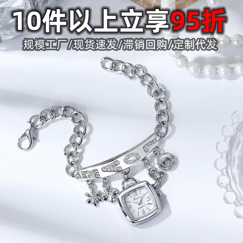 New Women's Watches, Quartz Watches Wholesale, Love Pendant Diamond-Encrusted Bracelet Watch, Creative Cross-Border Women's Watch