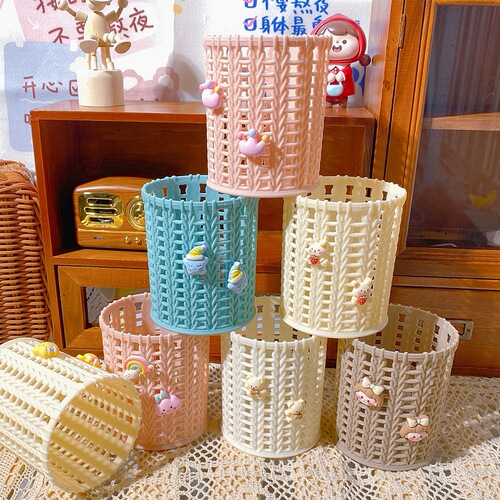 Mild ins cartoon imitation rattan plastic pen holder simple hollow student desktop storage box office stationery pen barrel