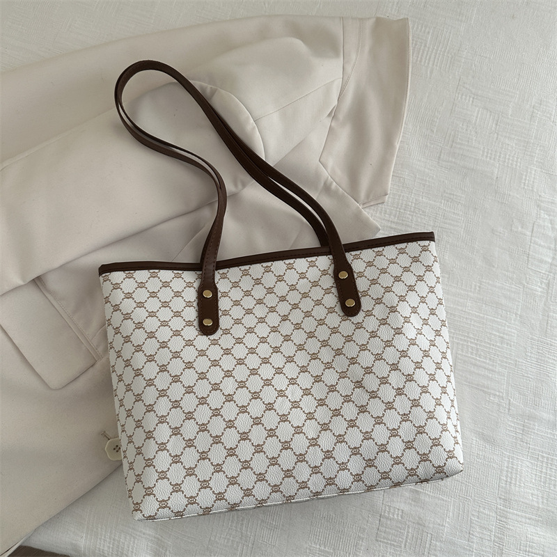 Bolsa de clase retro de gran capacidad para mujeres invierno 2025 nueva moda nicho bolso de hombro universal