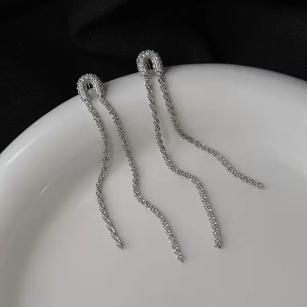 Cross-Border Elegant Lady Tassel Earrings Long Light Luxury High-End Earrings Women's Niche Design Women's Ear Jewelry