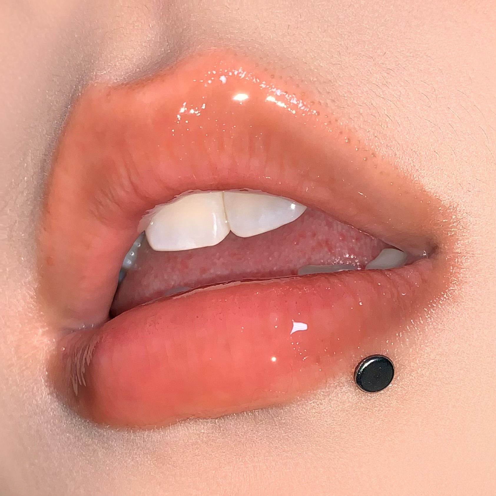 Silver pointed spike labret stud material detail