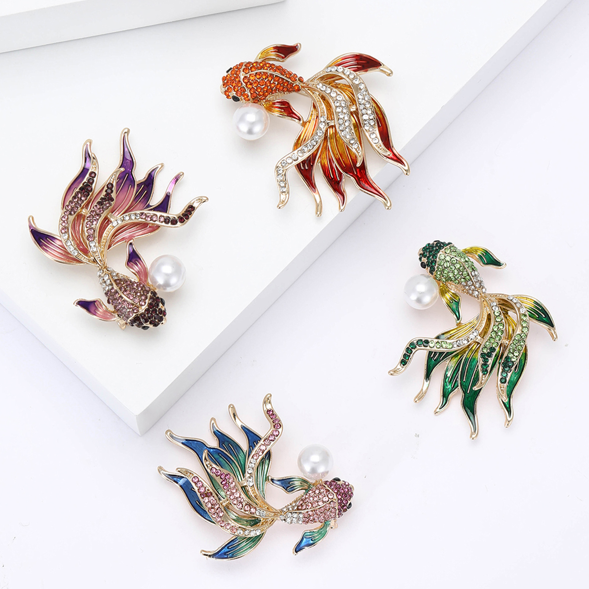 21g Weight Vintage Style Classic Style Pin Goldfish Alloy Rhinestones Unisex Brooches
