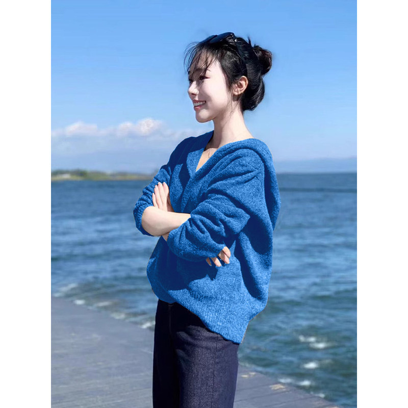 Klein blue hooded knit short sweater for women, new autumn and winter style, high-end feel, suitable for outerwear, early autumn fashion base shirt Klein blue hooded knit short sweater for women, new autumn and winter style, high-end feel, suitable for outerwear, early autumn fashion base shirt