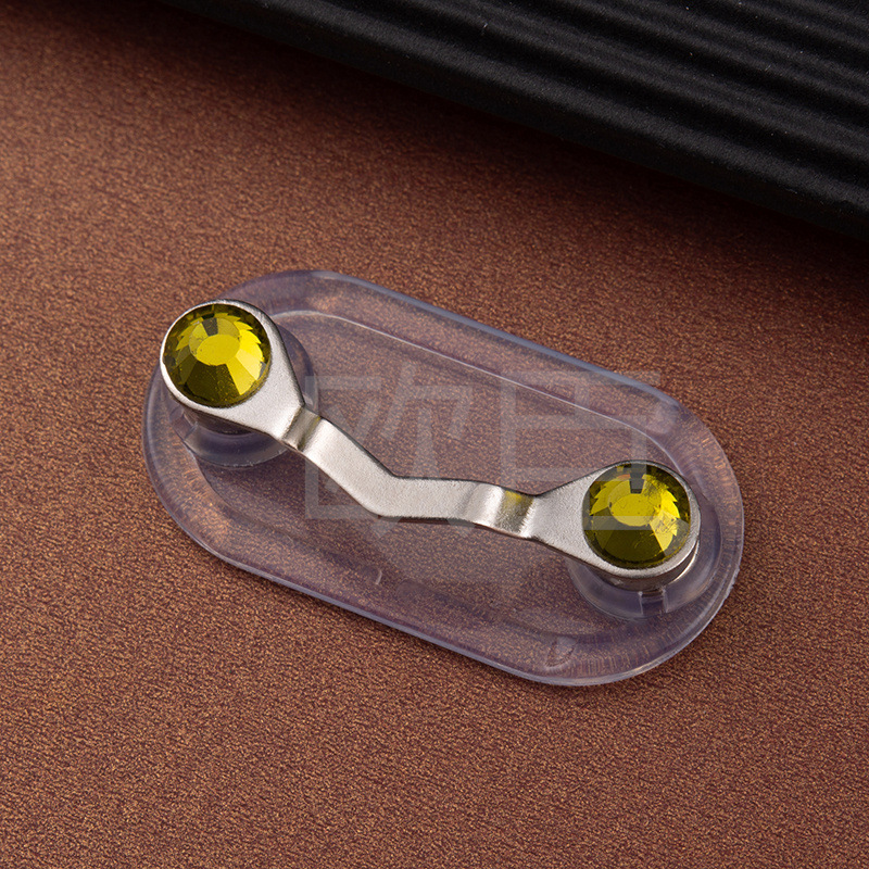 クロスボーダー爆型磁気眼鏡スタンド磁気吸引v型ブローチ工番札棚クリエイティブ磁気服イヤホンクリップ