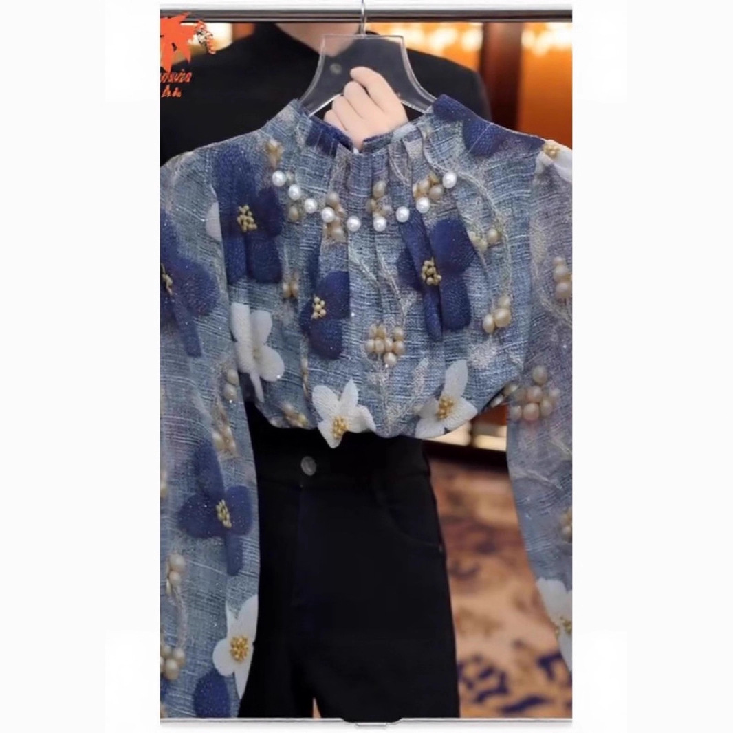 Early Autumn High-End Blue Stand-Up Collar Printed Shirt for Women, Autum European Style Heavy-Duty Elegant Age-Reducing Shirt, Versatile Top