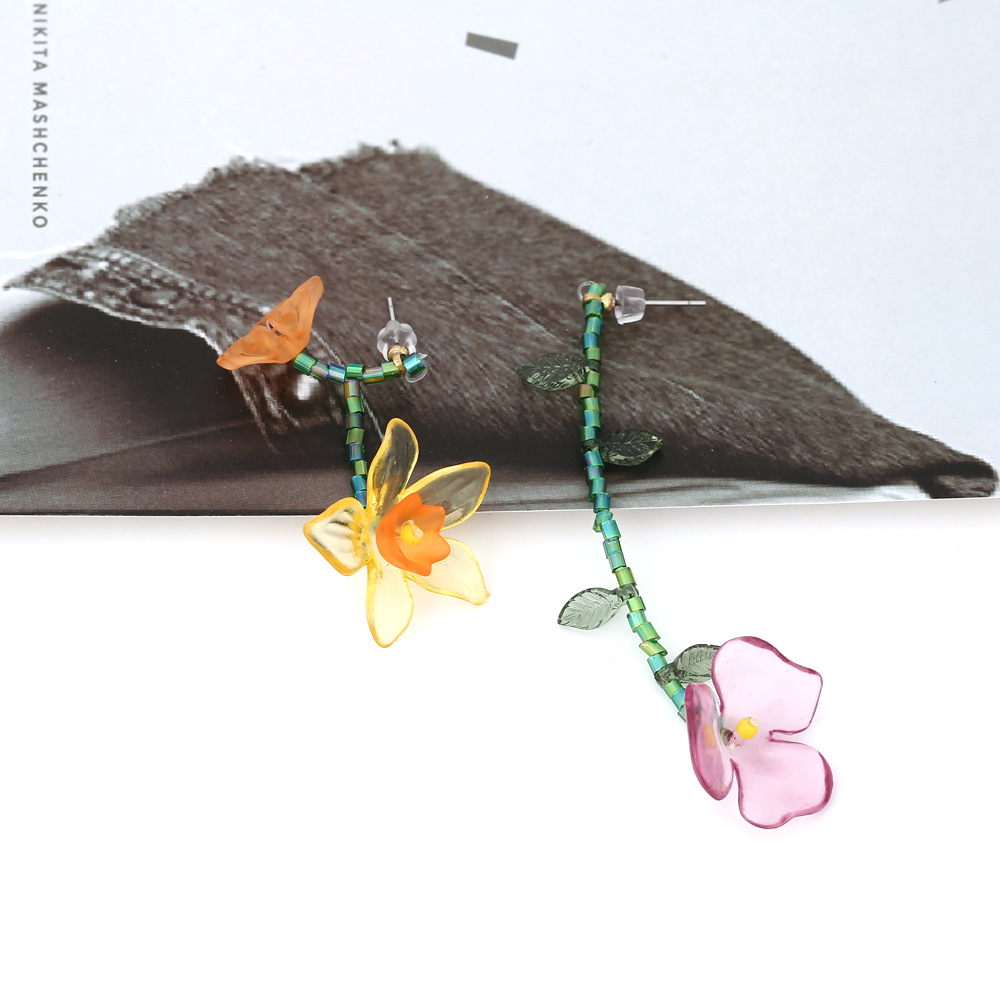 Glass Material 1 Pair Fairy Style Simple Style Asymmetrical Color Block Flower Beaded Glass Ear Studs