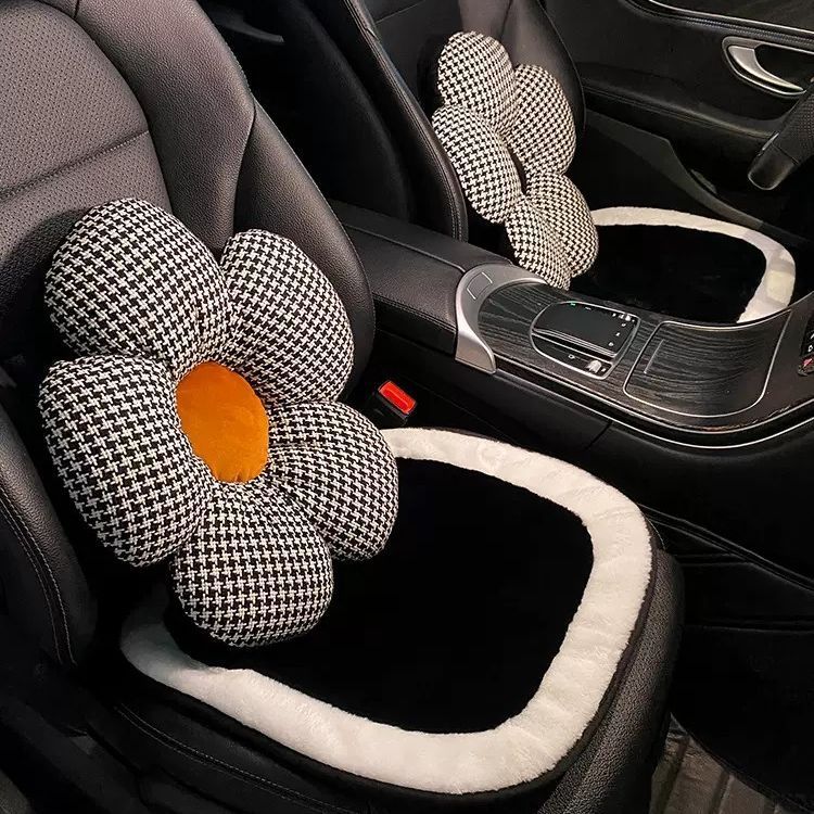 車の座布団冬のぬいぐるみ座布団冬のネット赤シンプル白黒車内四季通用加熱マット女神|undefined