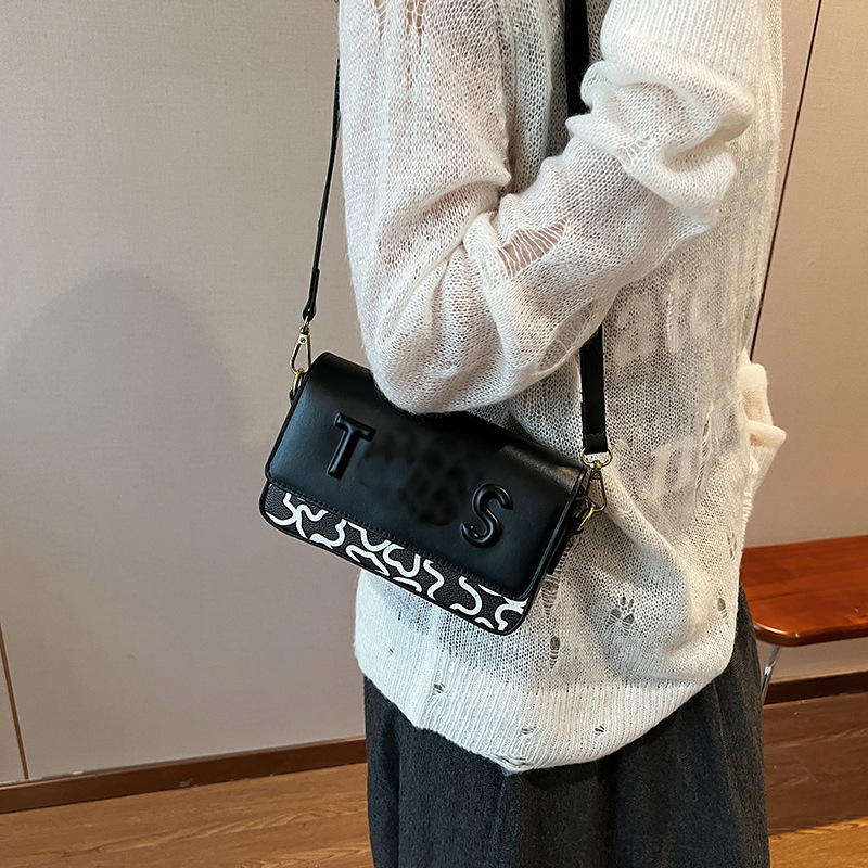 Bolso de pu transfronterizo para mujer 2024 nuevo bolso de mensajero de moda con impresión de letras de estilo occidental