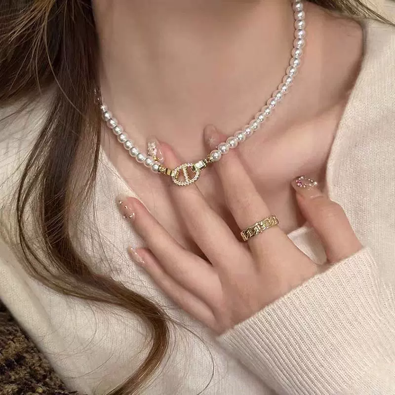 猪鼻子珍珠项链女轻奢高档毛衣链时尚百搭锁骨链饰品配饰网状