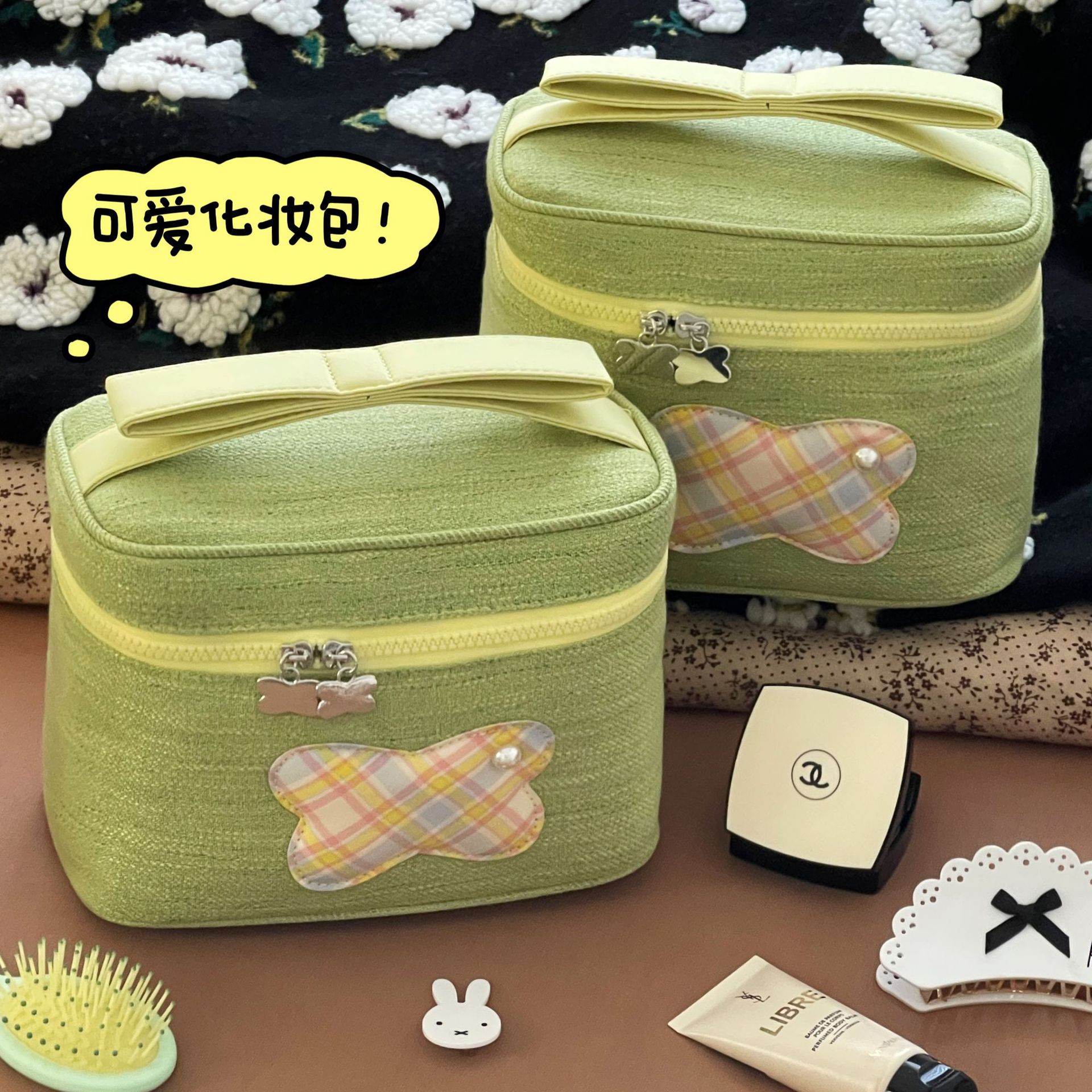 Bolsa de maquillaje portátil de gran capacidad 2025 nuevo lindo bolso de almacenamiento de arco de alta calidad bolso de lavado de viaje