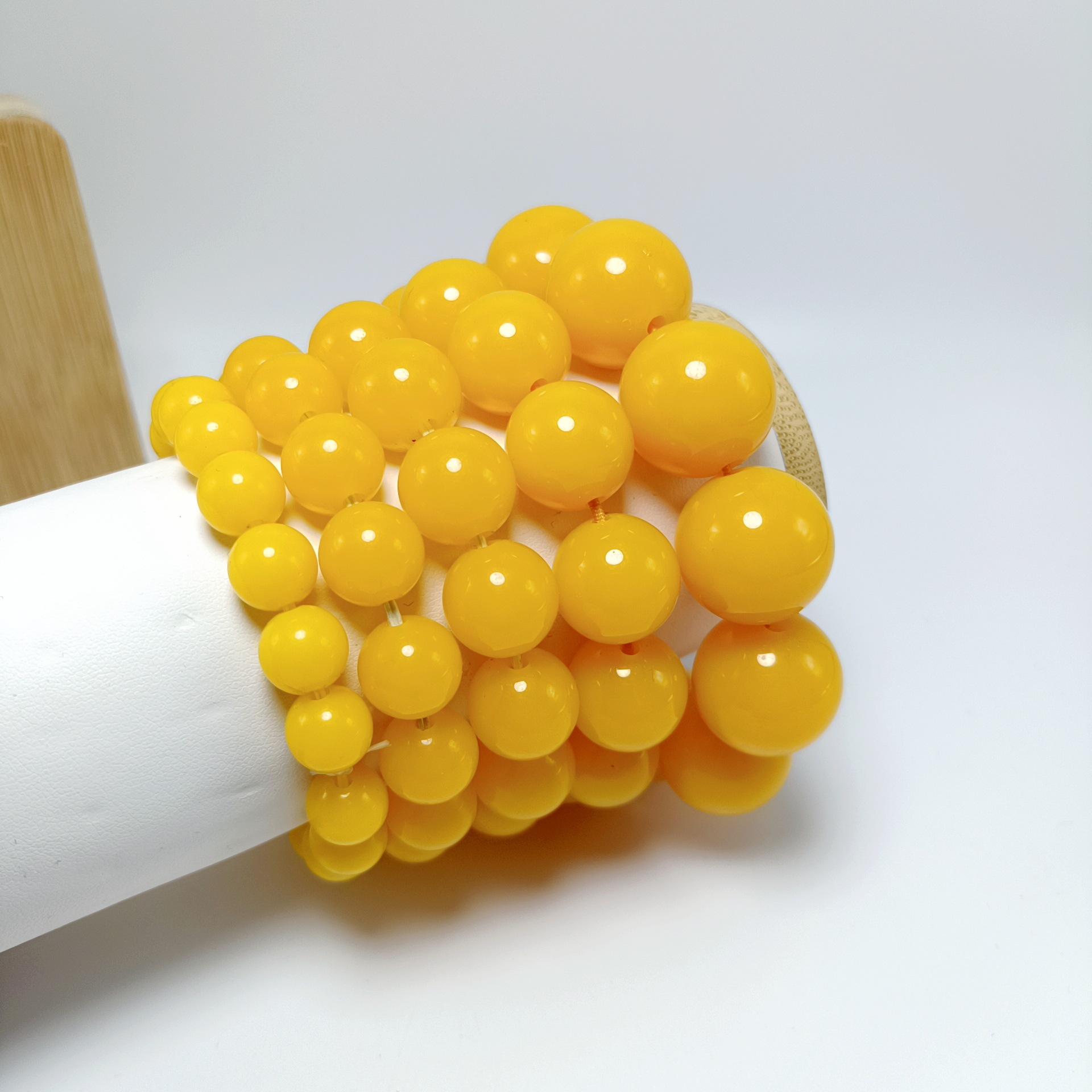Yellow natural beeswax bracelet, second generation beeswax amber prayer beads, single loop bracelet, live stream source, wholesale.