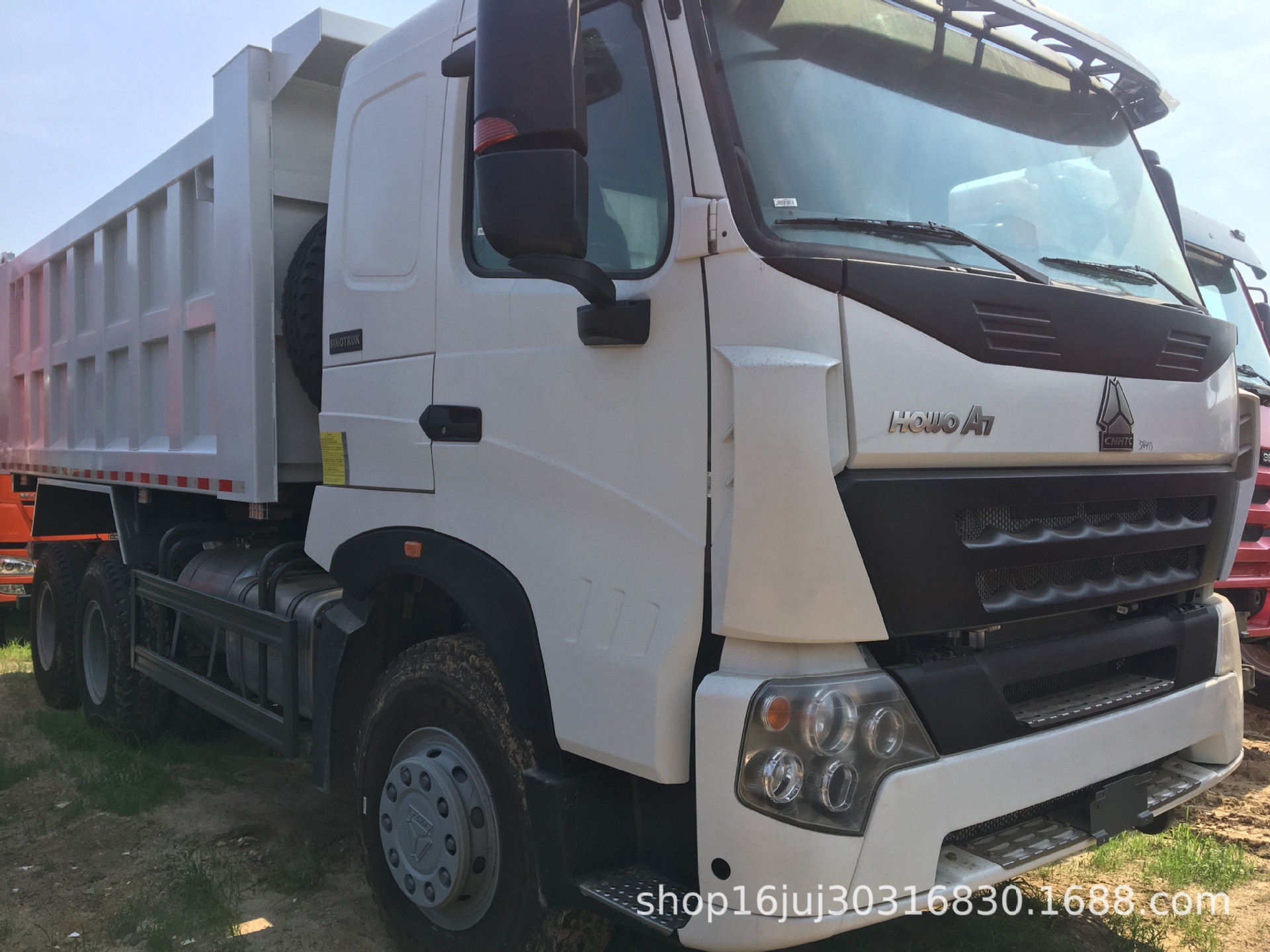 25吨中国重汽豪沃A7自卸车出口走哪个港口18953179828