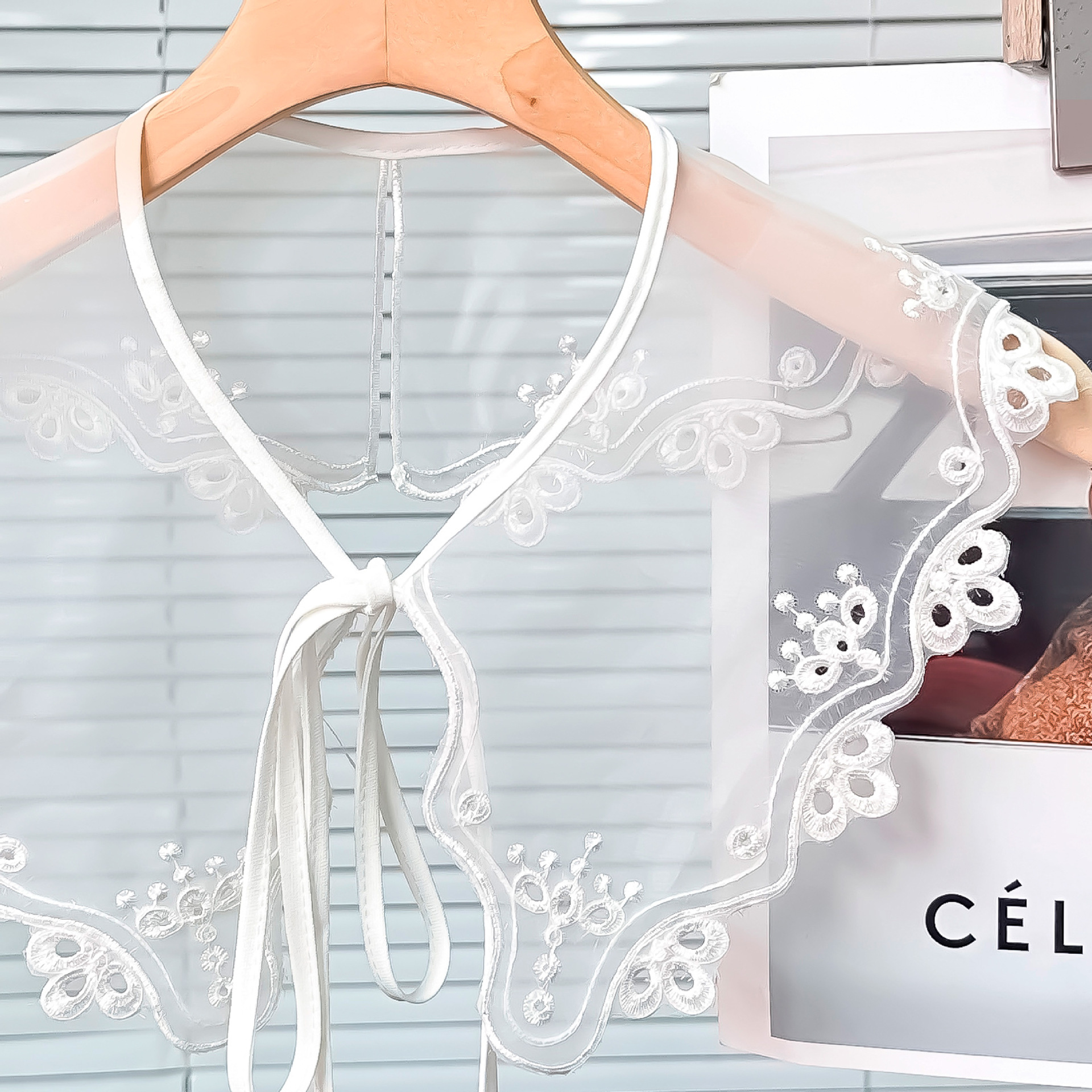 Ogan blanco bordado encaje de cuello falso mujer correa transparente decoración de collar suéter vestido con accesorios