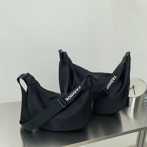 Ladies Leisure Bags  Autumn/Winter New Arrival Large Capacity Wide Shoulder Strap Crossbody Bag Nylon Fabric Large Capacity Shoulder Bag Trendy