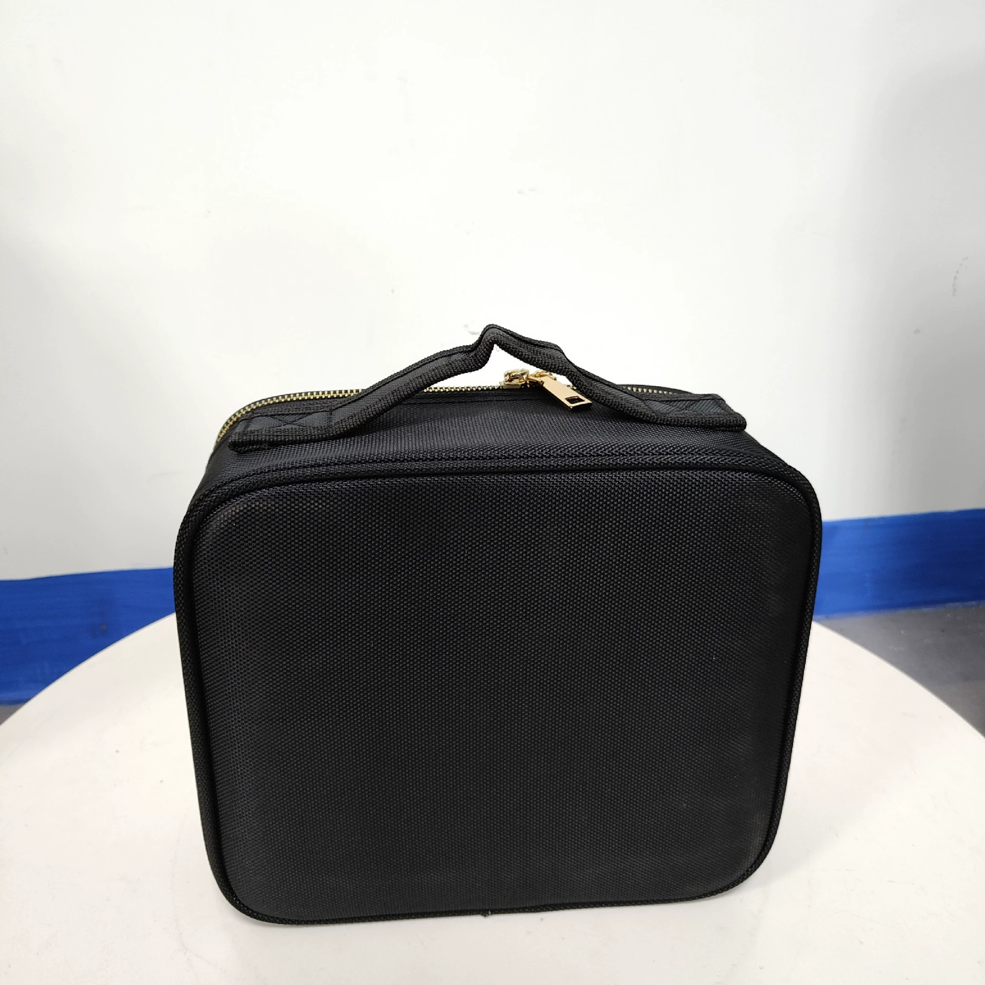 Cosmetic cosmetic bag, makeup primer, capacious polyurethane storage system