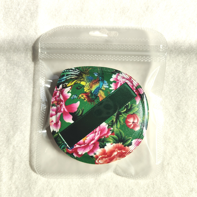 Múltiples modelos de cojines extragrandes en forma de gota de agua, ultra suaves, aireados y cómodos, estilo malvavisco, y cojines pequeños en forma de almohada.