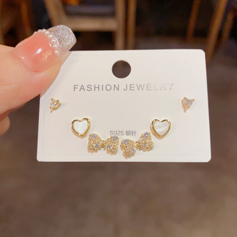 S925 aguja de plata micro incrustaciones de circón pendientes cortos pendientes de pelo corto japonés y coreano elegante todo-fósforo simple conjunto de tres piezas pendientes para las mujeres